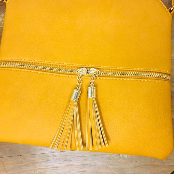 NWT MKII Saddle Crossbody Bag by Deluxity - Tan - Picture 2 of 8